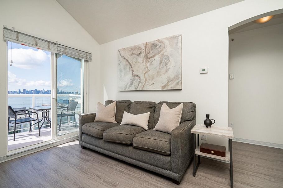 409 365 E 1st Street North Vancouver, BC - 17