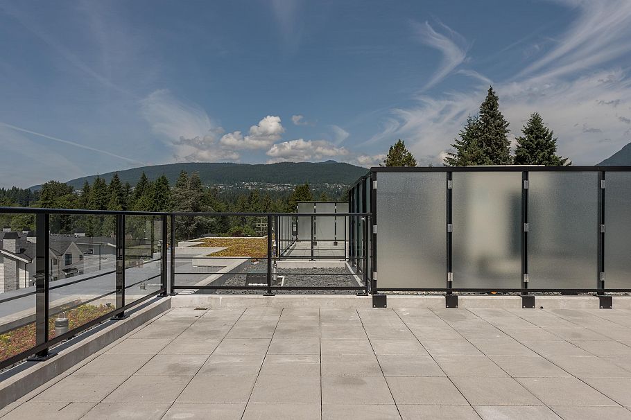 317 3220 Connaught Crescent North Vancouver, BC - 32