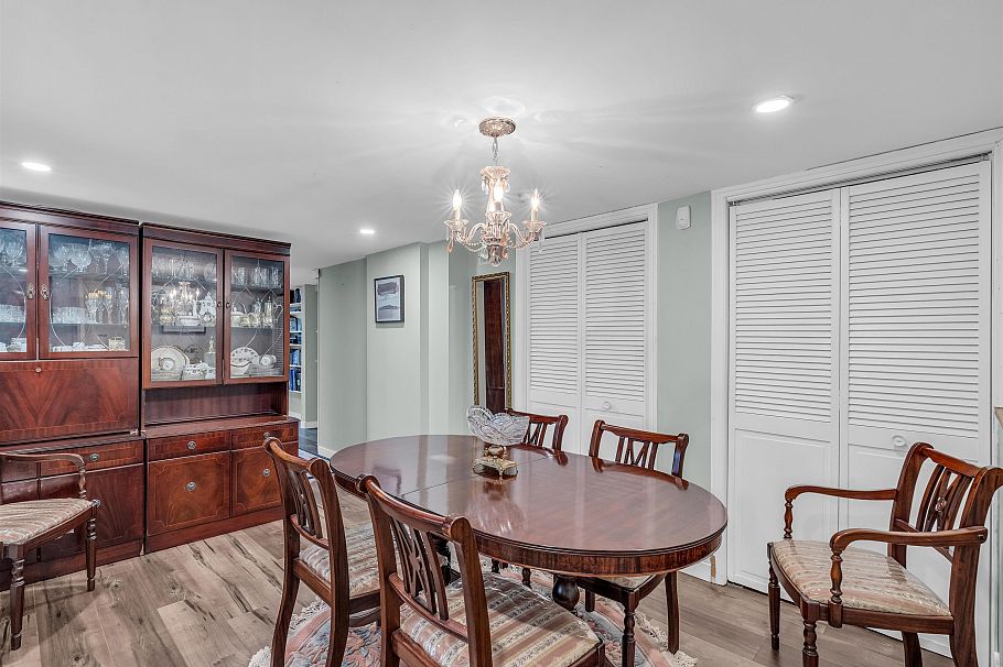 661 W 20th Avenue Vancouver, BC - 32