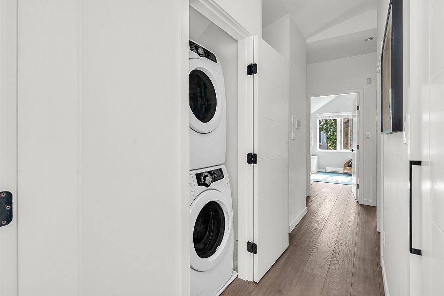 661 W 20th Avenue Vancouver, BC - 36