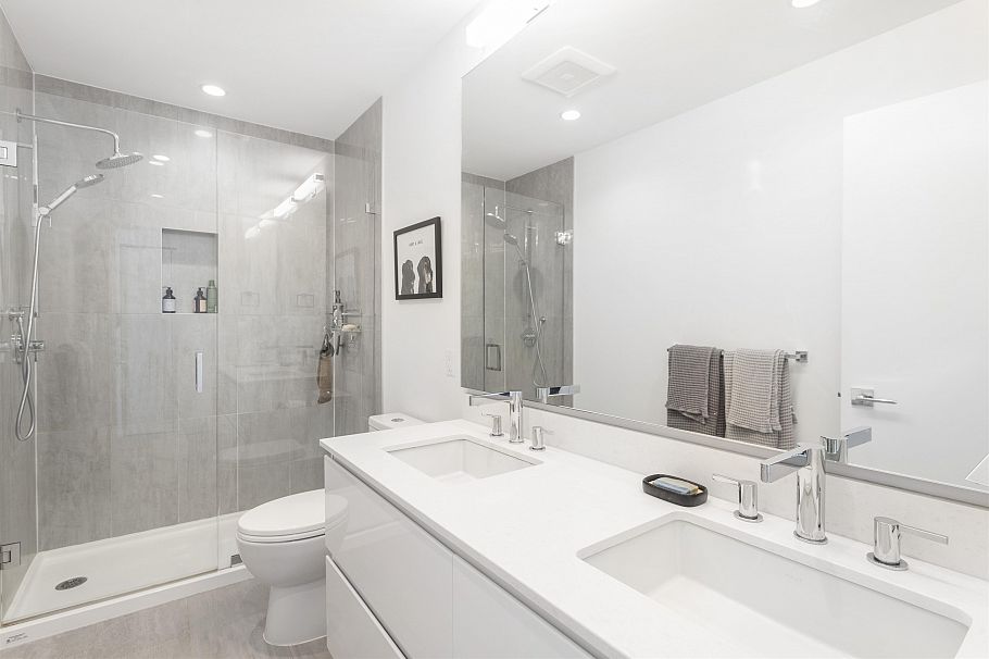 204 715 W 15th Street North Vancouver, BC - 23