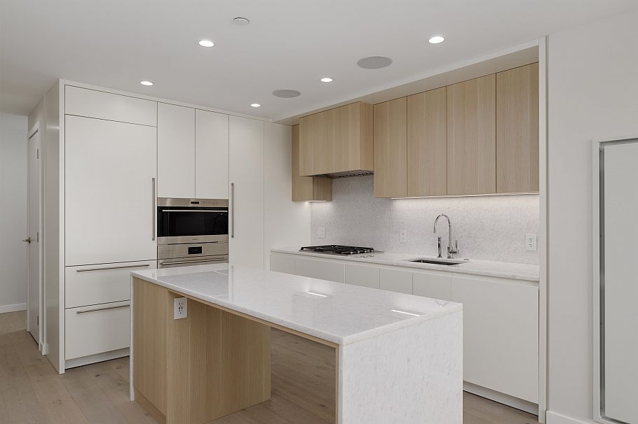 2401 7433 Cambie Street Vancouver, BC - 2