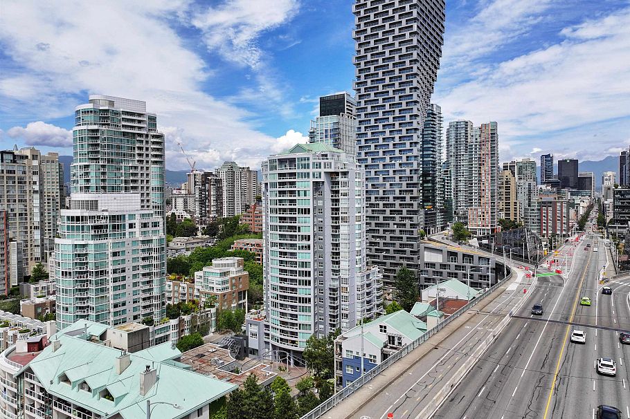 2403 1500 Howe Street Vancouver, BC - 39