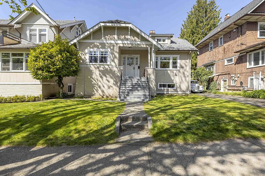 2325 W 8th Avenue Vancouver, BC - 1