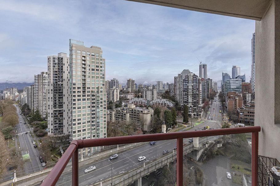 2005 1000 Beach Avenue Vancouver, BC - 3