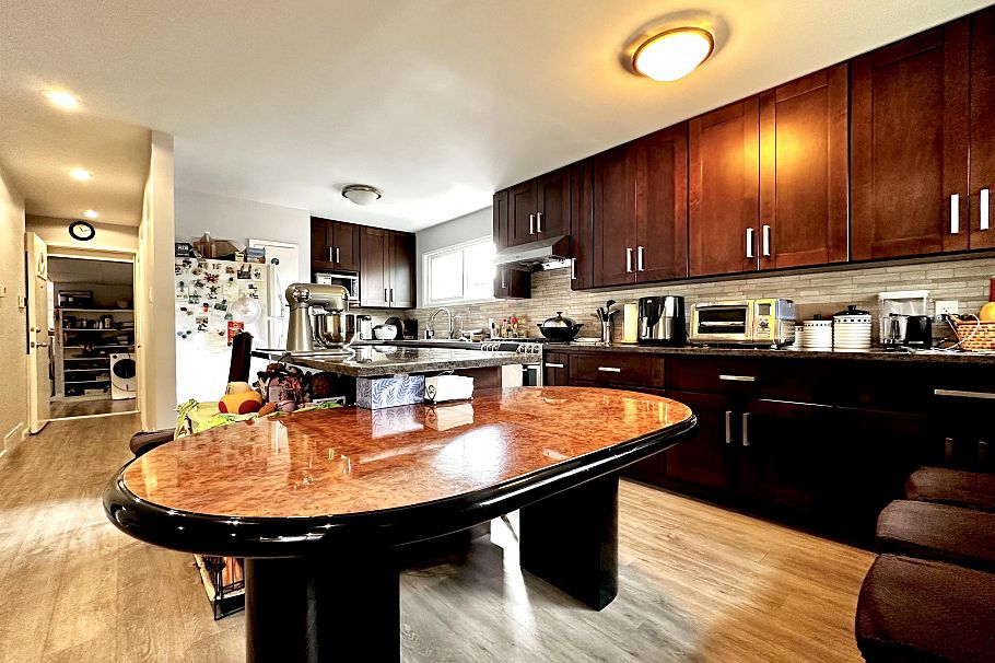 7630 Victoria Drive Vancouver, BC - 2