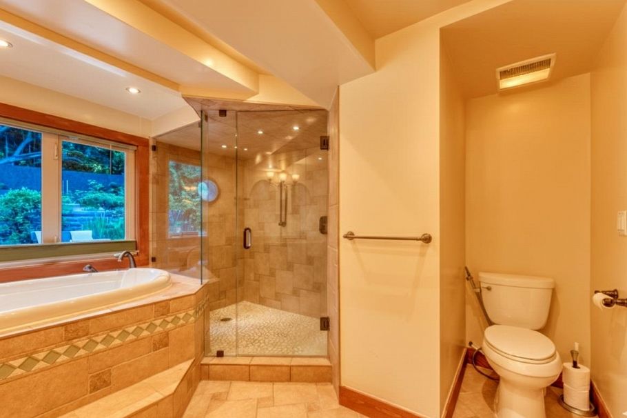 466 E Kings Road North Vancouver, BC - 21