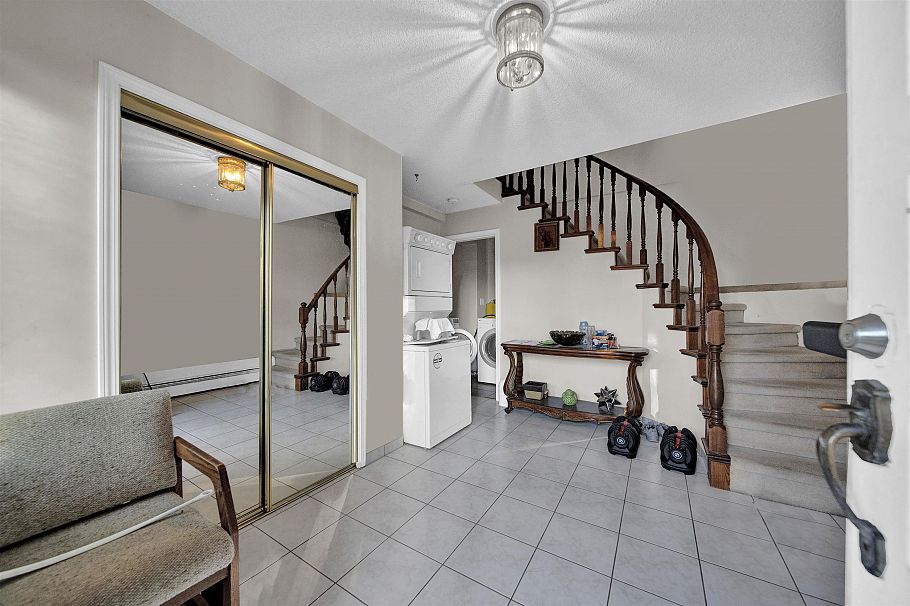 549 E 57th Avenue Vancouver, BC - 4