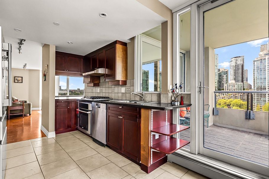 1605 1383 Marinaside Crescent Vancouver, BC - 24