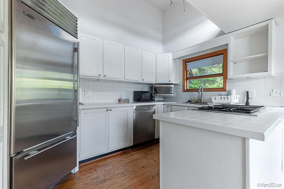 4541 Stonehaven Avenue North Vancouver, BC - 16