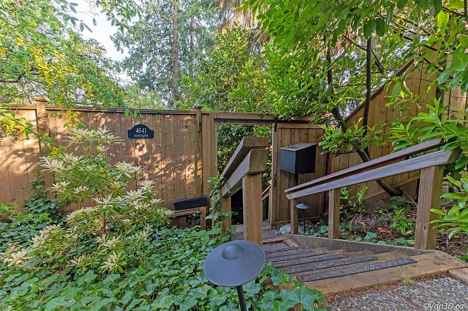 4541 Stonehaven Avenue North Vancouver, BC - 30