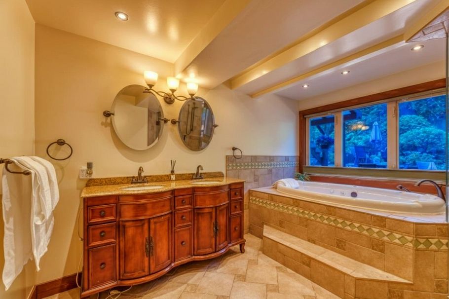 466 E Kings Road North Vancouver, BC - 20