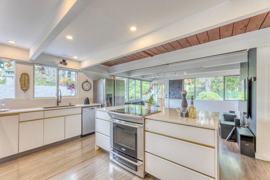 466 E Kings Road North Vancouver, BC - 30