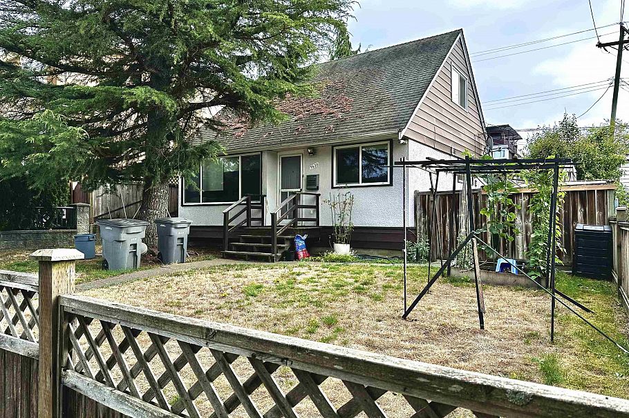 7630 Victoria Drive Vancouver, BC - 1