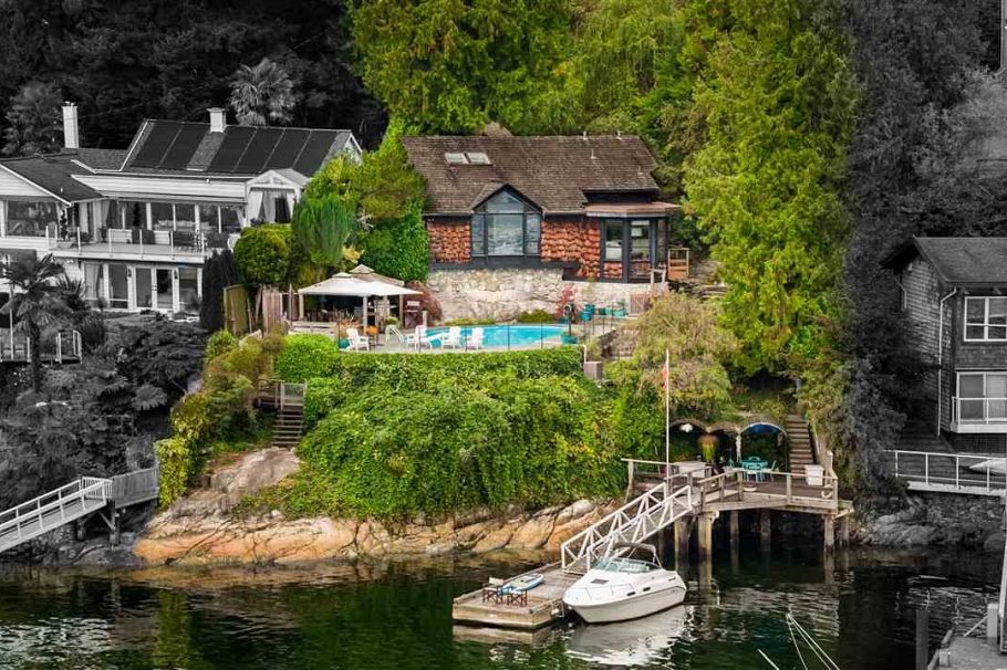 4541 Stonehaven Avenue North Vancouver, BC - 5