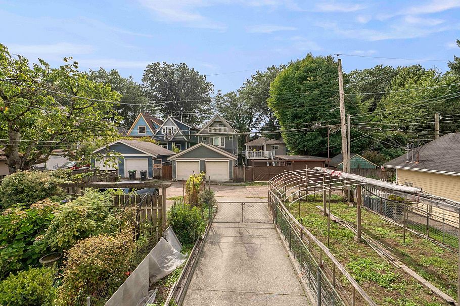 1794 E 6th Avenue Vancouver, BC - 20