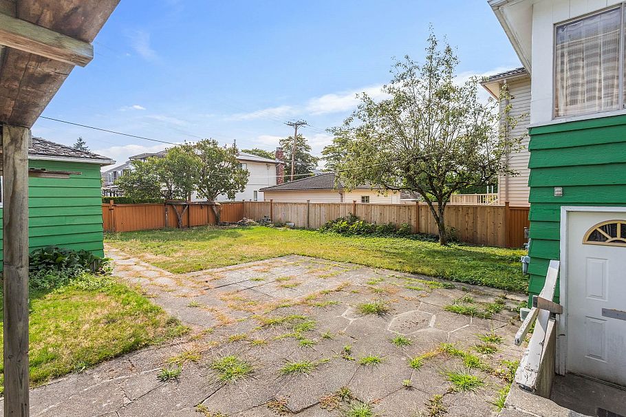 5670 Columbia Street Vancouver, BC - 18