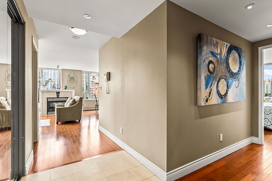 1605 1383 Marinaside Crescent Vancouver, BC - 6