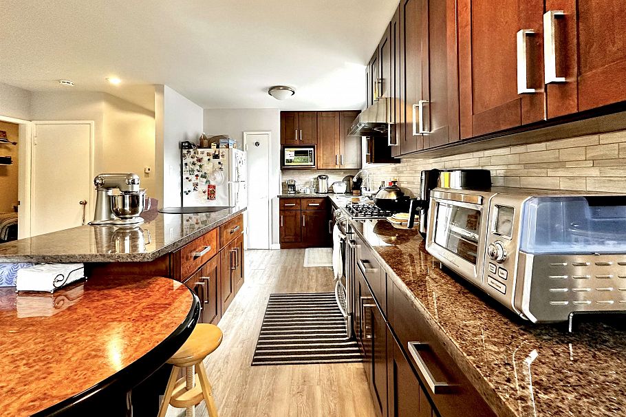 7630 Victoria Drive Vancouver, BC - 3