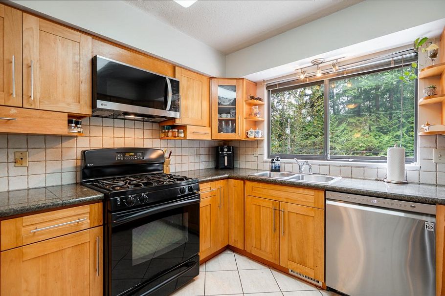 1184 Riverside Drive North Vancouver, BC - 14