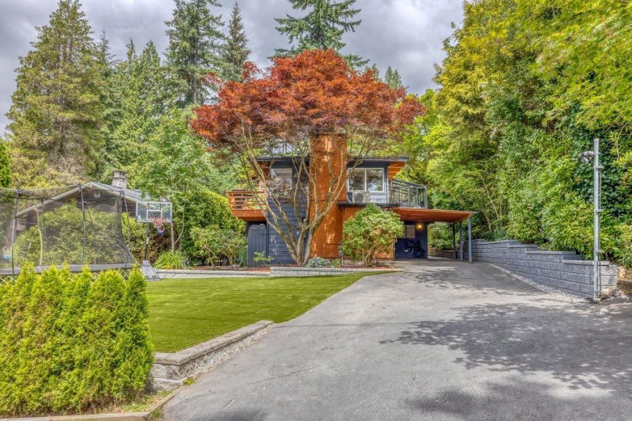 466 E Kings Road North Vancouver, BC - 2