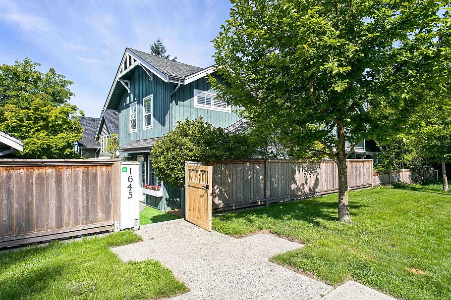 1645 St. Andrews Avenue North Vancouver, BC - 2
