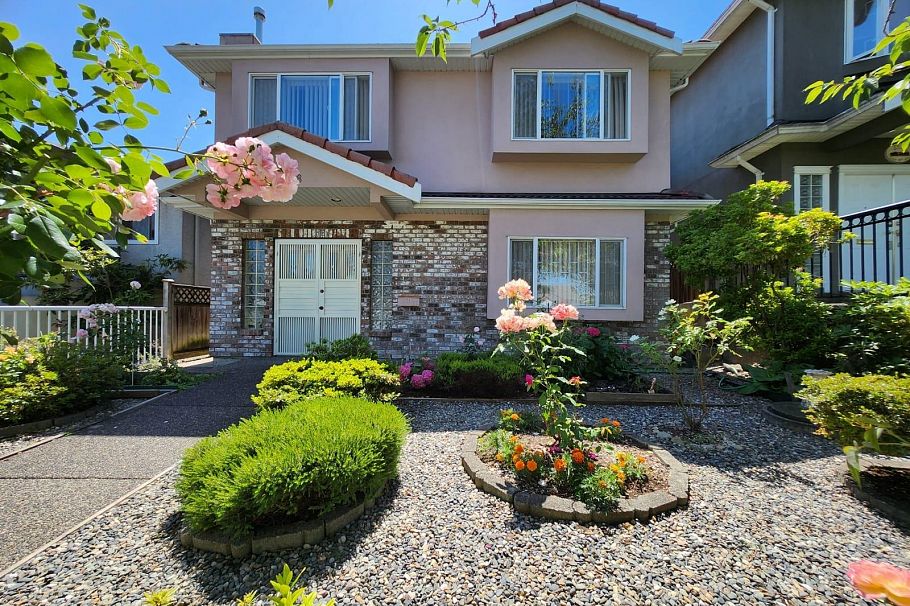 2538 E 28th Avenue Vancouver, BC - 2