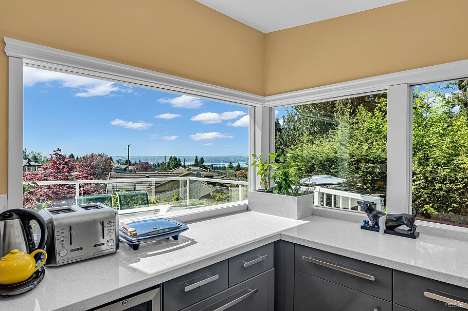 4323 Valencia Avenue North Vancouver, BC - 3