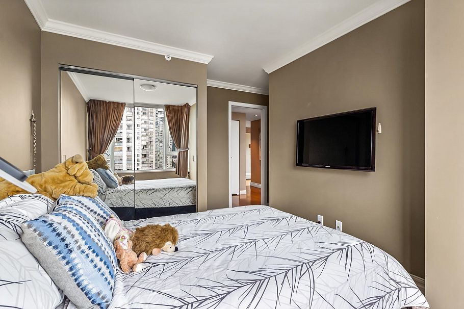 1605 1383 Marinaside Crescent Vancouver, BC - 12