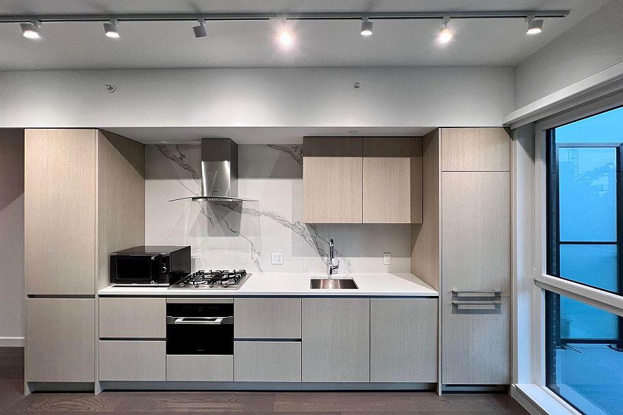 210 5168 Cambie Street Vancouver, BC - 2