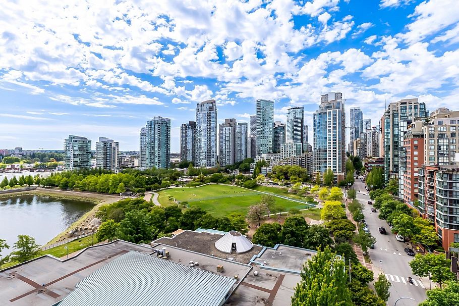 1605 1383 Marinaside Crescent Vancouver, BC - 1