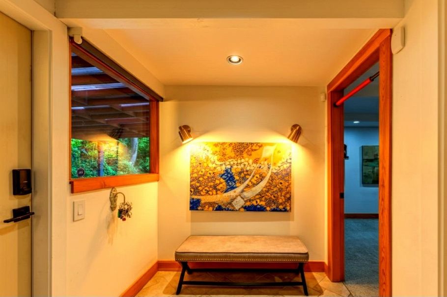 466 E Kings Road North Vancouver, BC - 16