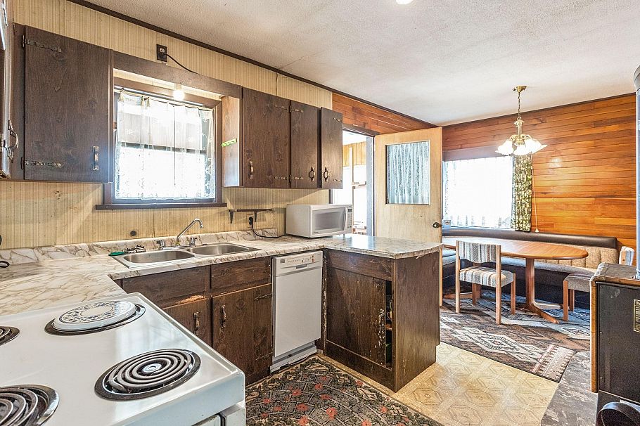 5670 Columbia Street Vancouver, BC - 6