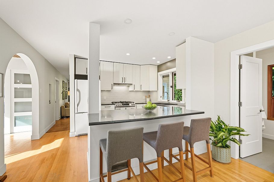 4565 Cove Cliff Road North Vancouver, BC - 3