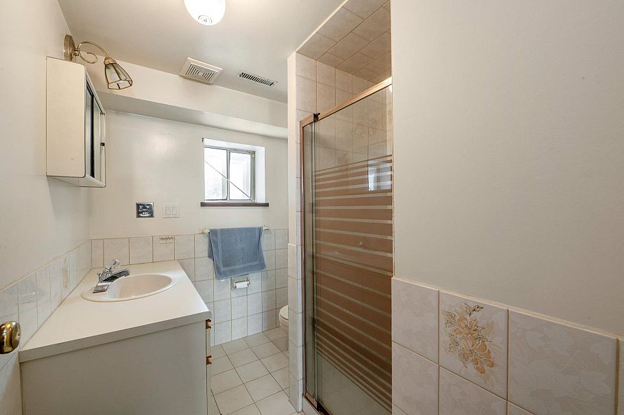 1794 E 6th Avenue Vancouver, BC - 29