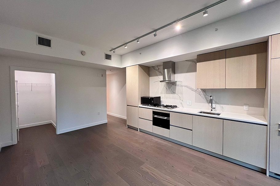 210 5168 Cambie Street Vancouver, BC - 5