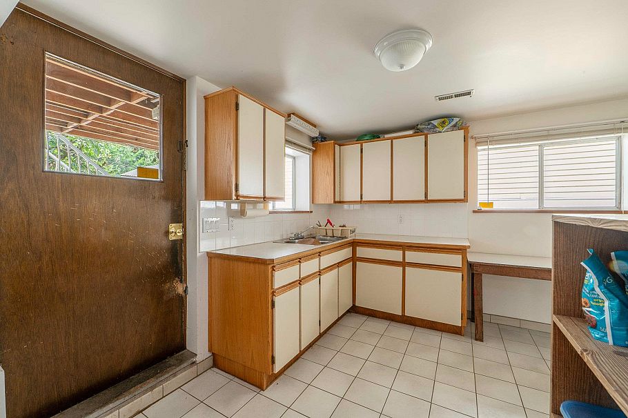 1794 E 6th Avenue Vancouver, BC - 25