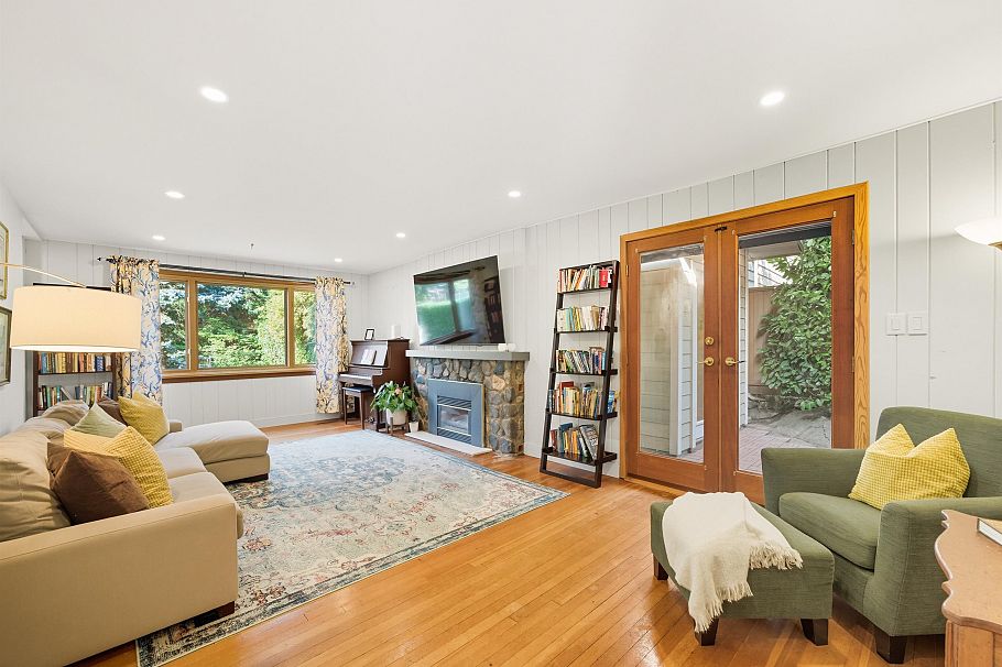 4565 Cove Cliff Road North Vancouver, BC - 5