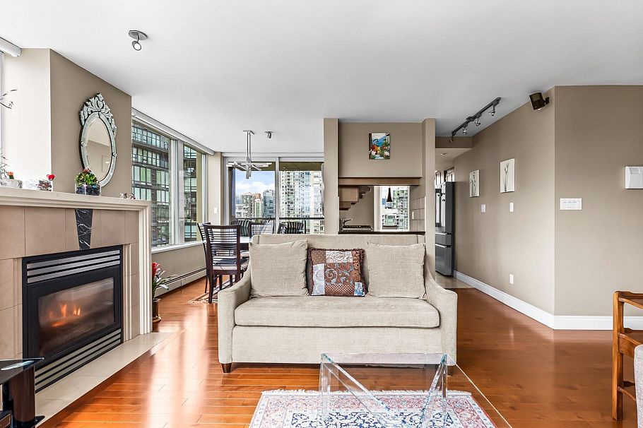 1605 1383 Marinaside Crescent Vancouver, BC - 8