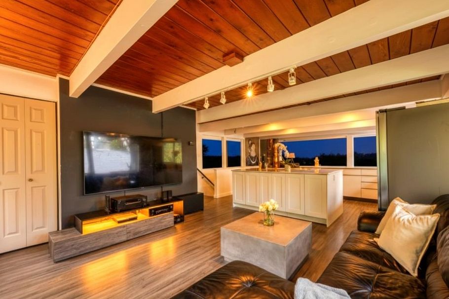 466 E Kings Road North Vancouver, BC - 13