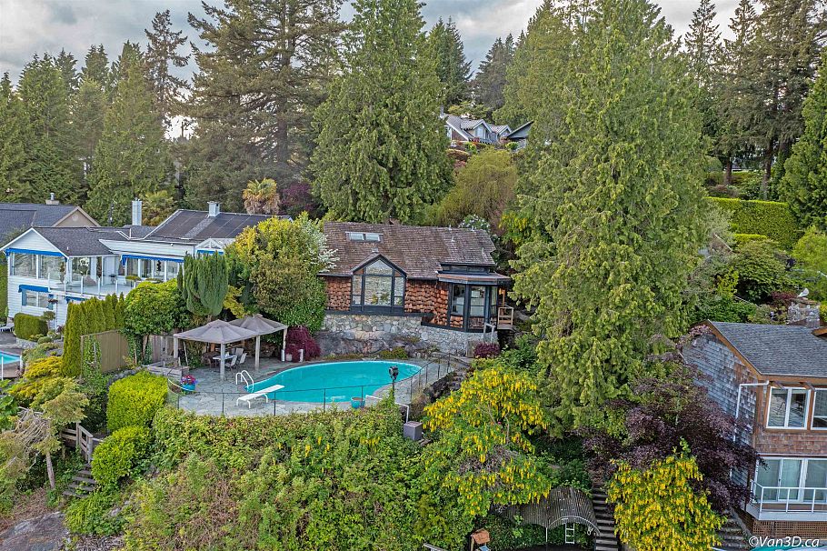 4541 Stonehaven Avenue North Vancouver, BC - 7