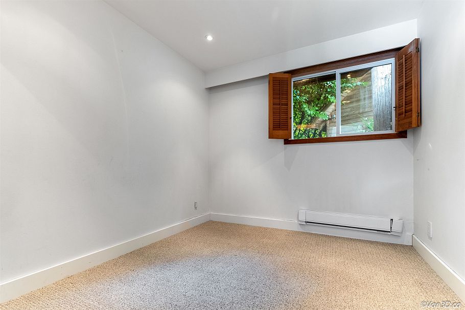 4541 Stonehaven Avenue North Vancouver, BC - 11