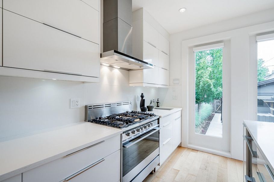 33 E 22nd Avenue Vancouver, BC - 9