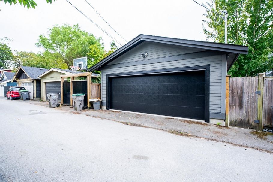 33 E 22nd Avenue Vancouver, BC - 39