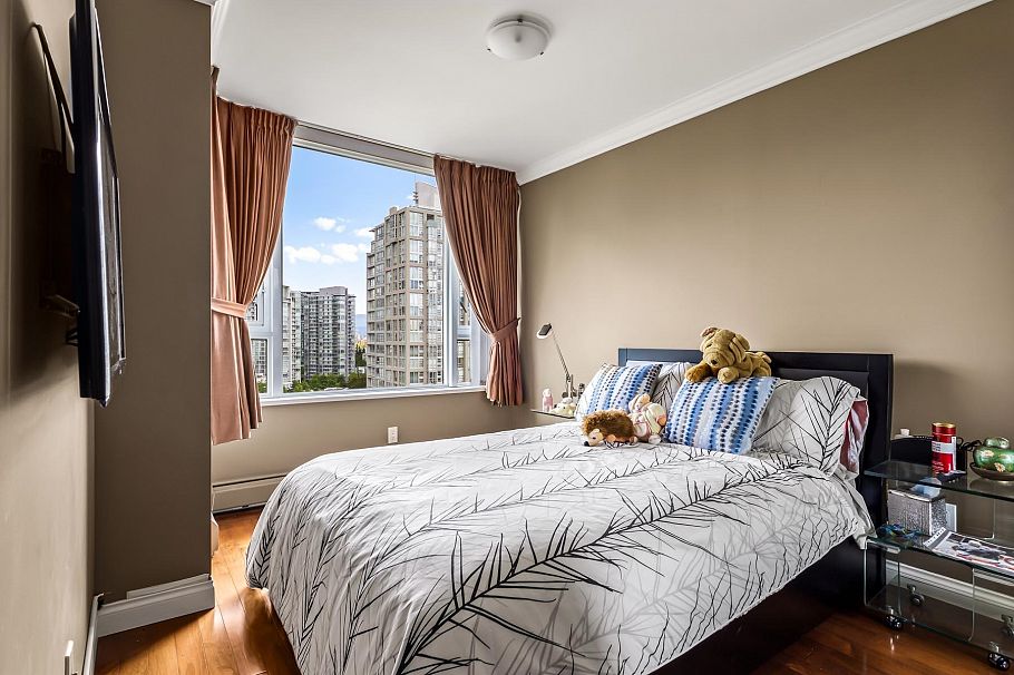 1605 1383 Marinaside Crescent Vancouver, BC - 11