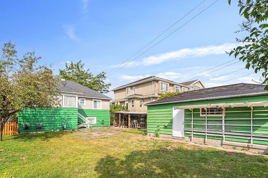 5670 Columbia Street Vancouver, BC - 20