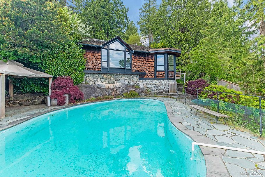 4541 Stonehaven Avenue North Vancouver, BC - 26