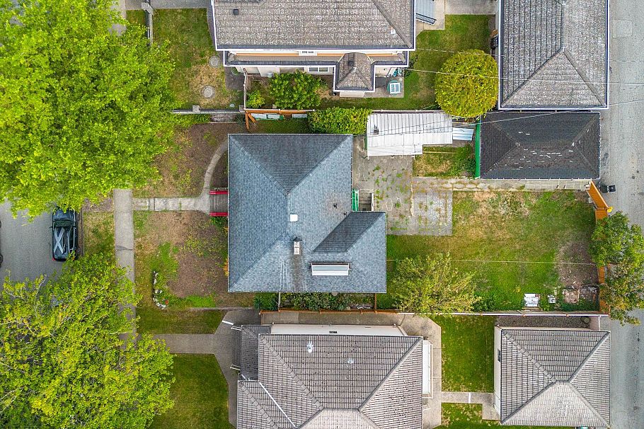 5670 Columbia Street Vancouver, BC - 24