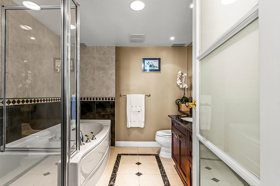 1605 1383 Marinaside Crescent Vancouver, BC - 18