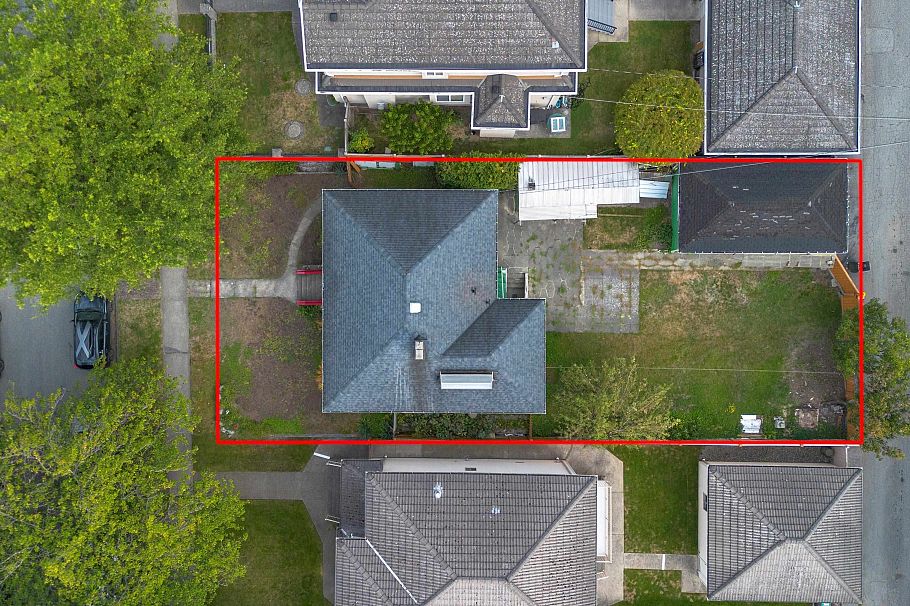 5670 Columbia Street Vancouver, BC - 30